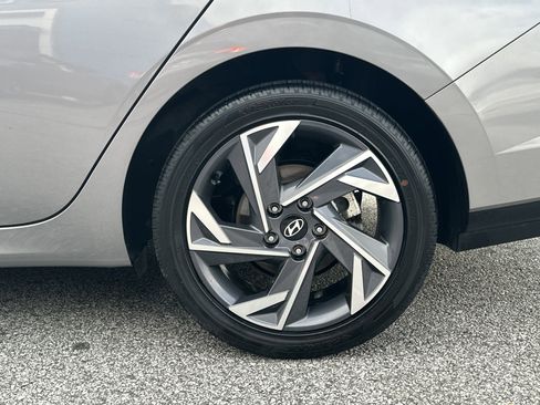 Used 2025 Hyundai Elantra SEL image 19