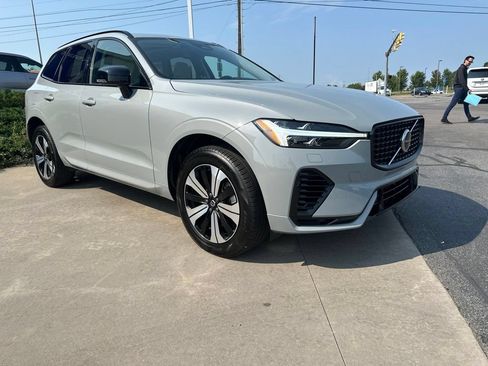 Certified 2025 Volvo XC60 T8 Core w/ Protection Package Premier AWD/4WD image 3