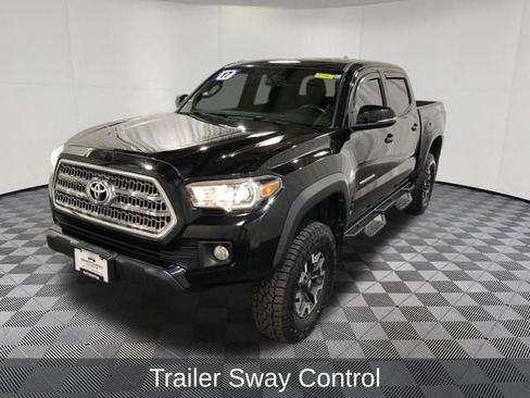 Used 2017 Toyota Tacoma TRD Off-Road image 32