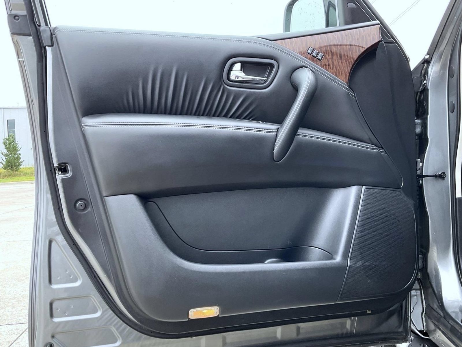 Used 2017 Nissan Armada Platinum RWD image 9
