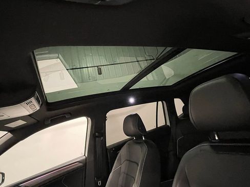 Used 2022 Volkswagen Tiguan SEL R-Line image 24
