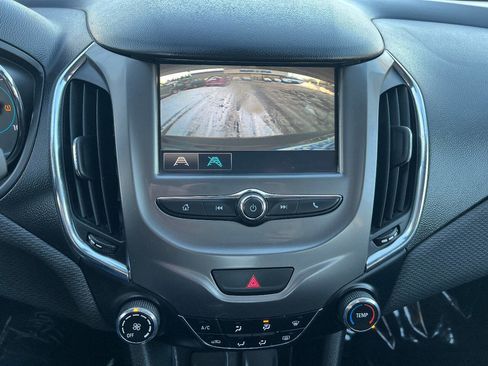 Used 2017 Chevrolet Cruze LT image 30