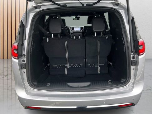New 2026 Chrysler Pacifica Select FWD image 23