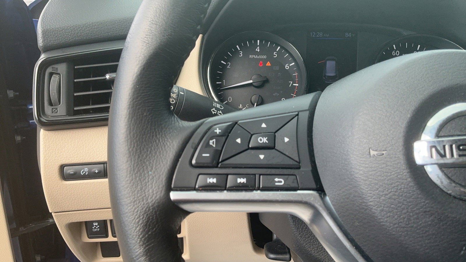 Used 2019 Nissan Rogue SV FWD image 19
