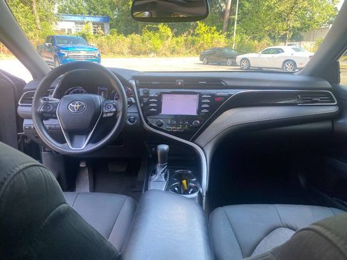 Used 2019 Toyota Camry LE w/ Convenience Package FWD image 37