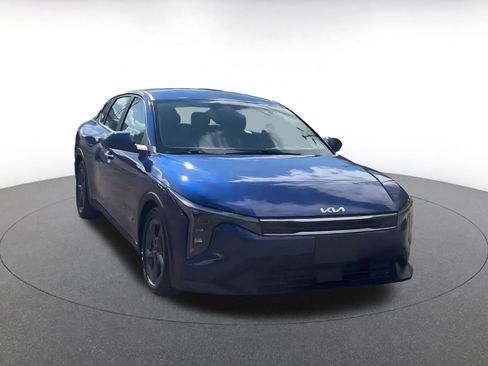 Used 2025 Kia K4 LXS image 3