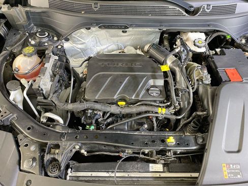 Used 2024 Chevrolet Trax LT w/ Driver Confidence Package FWD image 2