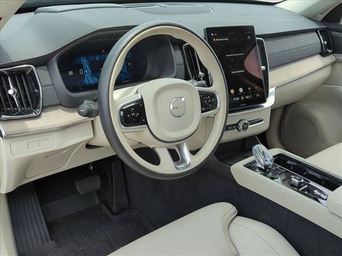 Used 2025 Volvo XC90 T8 Ultra w/ Protection Package Premier AWD/4WD image 9