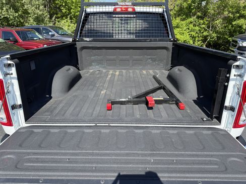 Used 2024 RAM 3500 Tradesman w/ Chrome Appearance Group AWD/4WD image 17