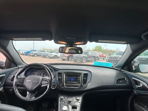 Used 2015 Chrysler 200 S FWD image 26