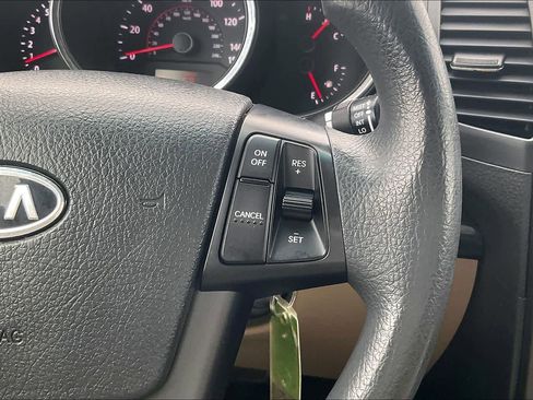 Used 2011 Kia Sorento LX image 25
