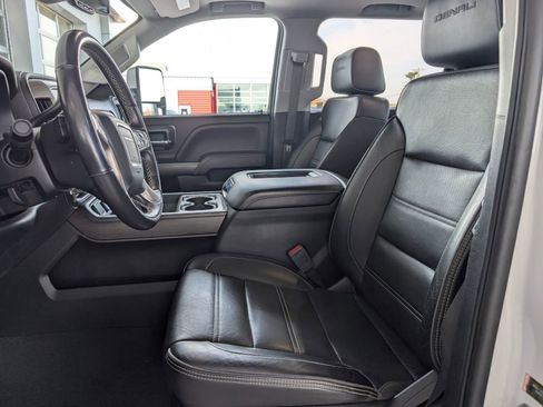 Used 2019 GMC Sierra 3500 Denali image 11