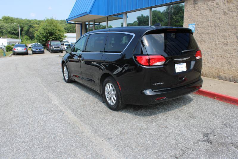 Used 2022 Chrysler Voyager LX FWD image 4