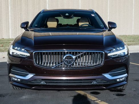 Used 2020 Volvo V90 T6 Inscription image 3