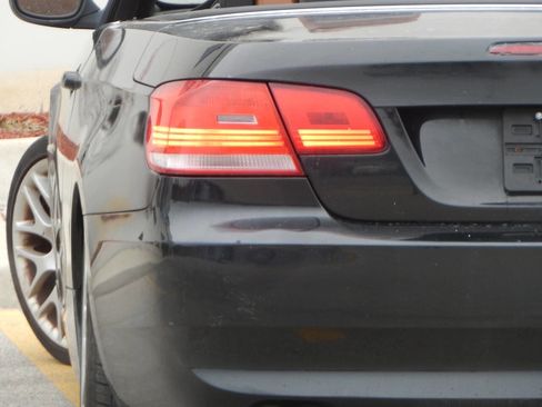 Used 2010 BMW 328i Convertible image 1