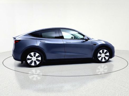 Used 2021 Tesla Model Y Long Range image 9