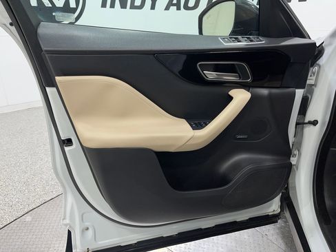 Used 2018 Jaguar F-PACE Premium image 16