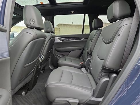 Used 2025 Cadillac XT6 Premium Luxury image 23