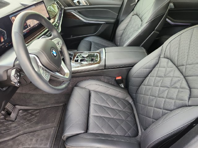 Used 2025 BMW X7 xDrive40i AWD/4WD image 14