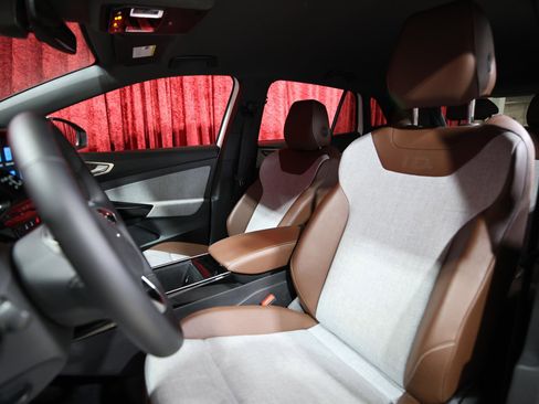 Used 2023 Volkswagen ID.4 Pro image 13