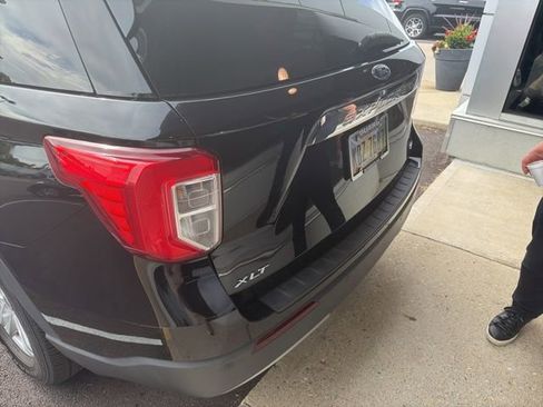 Used 2020 Ford Explorer XLT w/ Equipment Group 202A AWD/4WD image 6