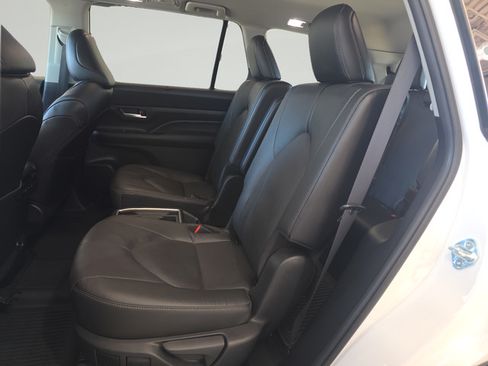Used 2024 Toyota Grand Highlander AWD image 25