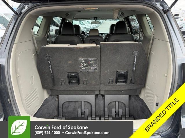 Used 2018 Kia Sedona LX w/ LX Essentials Premium Package FWD image 17
