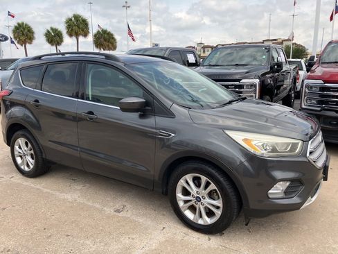Used 2019 Ford Escape SEL FWD image 3