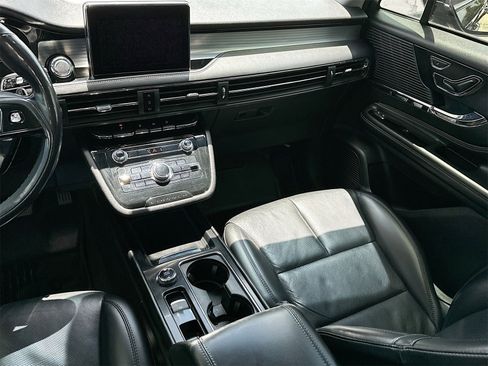 Used 2021 Lincoln Corsair AWD w/ Premium Package image 24