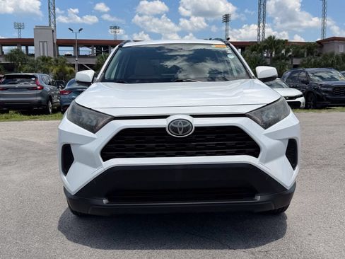 Used 2019 Toyota RAV4 LE FWD image 3