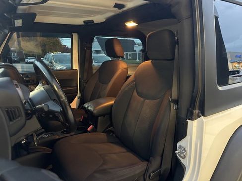 Used 2018 Jeep Wrangler Sport image 11