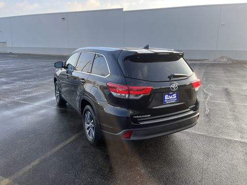 Used 2019 Toyota Highlander XLE image 4