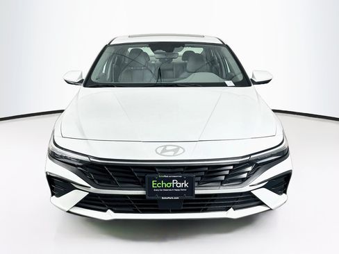 Used 2025 Hyundai Elantra SEL FWD image 2