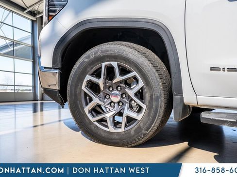 Used 2022 GMC Sierra 1500 SLT AWD/4WD image 35