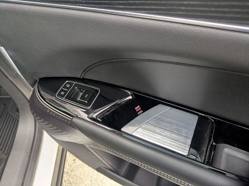 Certified 2025 Cadillac Lyriq Luxury image 28