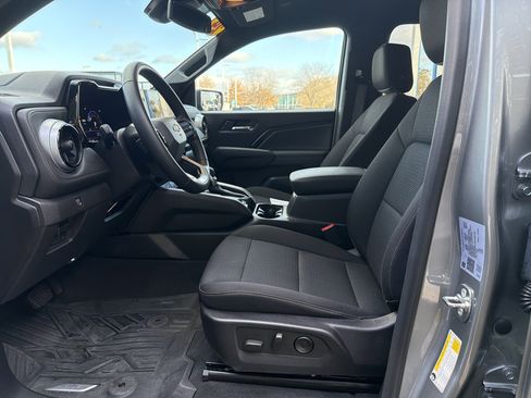 Used 2024 Chevrolet Colorado LT w/ LT Convenience Package II image 16