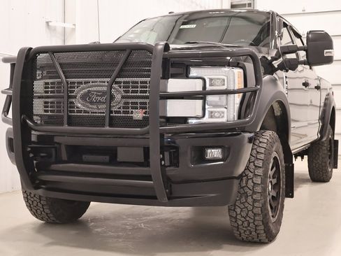 Used 2017 Ford F250 Platinum w/ Platinum Ultimate Package image 5