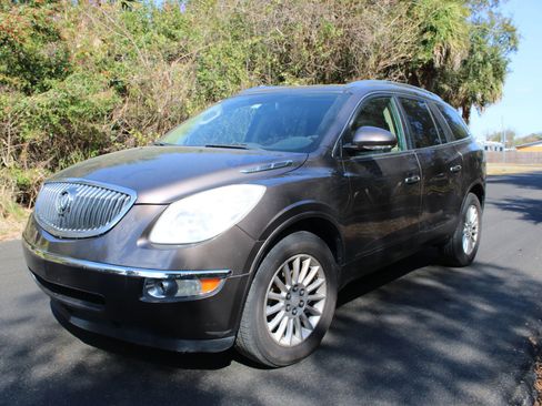 Used 2011 Buick Enclave CXL image 1