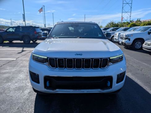 Used 2024 Jeep Grand Cherokee Overland w/ Luxury Tech Group IV AWD/4WD image 2