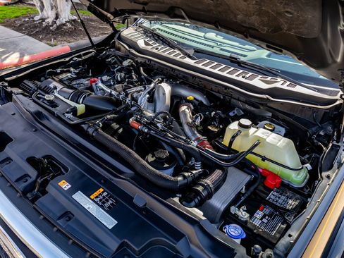 Used 2025 Ford F450 Platinum image 40