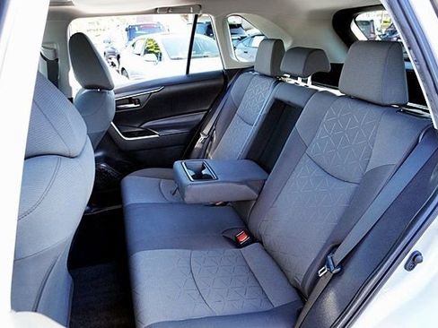 Used 2022 Toyota RAV4 XLE w/ Convenience Package FWD image 17