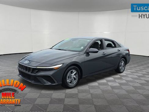 Used 2024 Hyundai Elantra SE FWD image 3