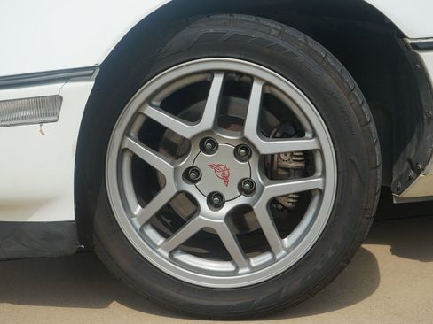 Used 1989 Chevrolet Corvette Convertible image 36