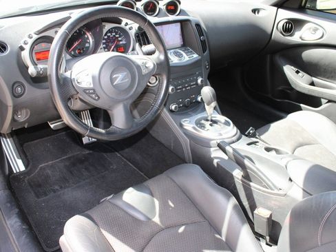 Used 2020 Nissan 370Z Touring Sport image 4