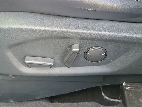 Used 2019 Ford Explorer XLT w/ Equipment Group 202A image 19