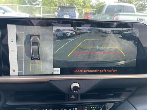 Used 2025 Toyota Crown Signia w/ Advanced Technology Package image 41