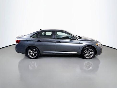 Certified 2022 Volkswagen Jetta SE FWD image 8