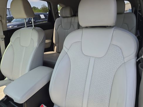 Certified 2023 Kia Sorento S w/ Panoramic Sunroof Package image 21