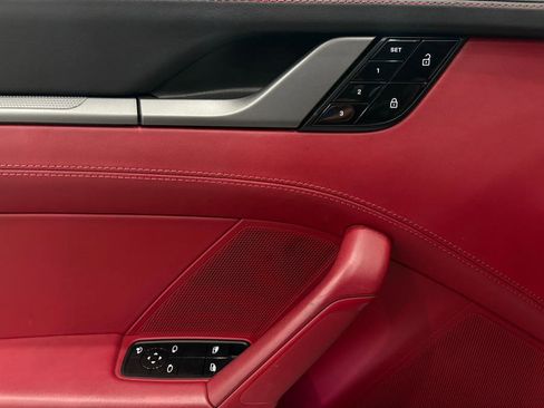 Used 2021 Porsche 911 Carrera image 9