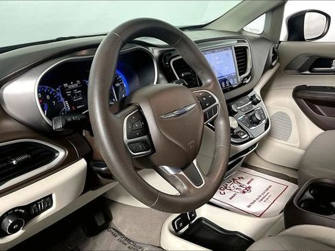 Used 2017 Chrysler Pacifica Touring Plus FWD image 13